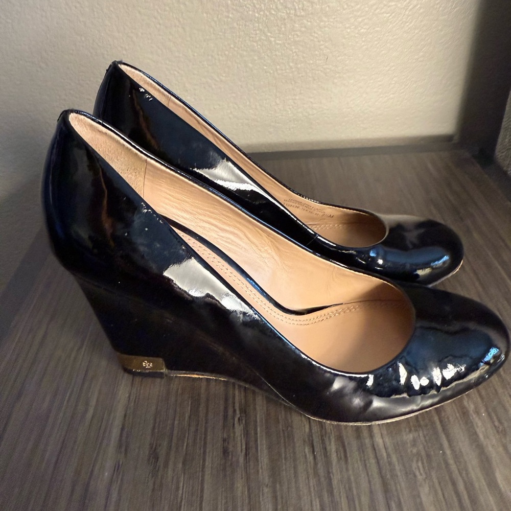 Tory Burch Patent Leather Black Chelsea Wedge Pump Wedge Heels Sz 8.5